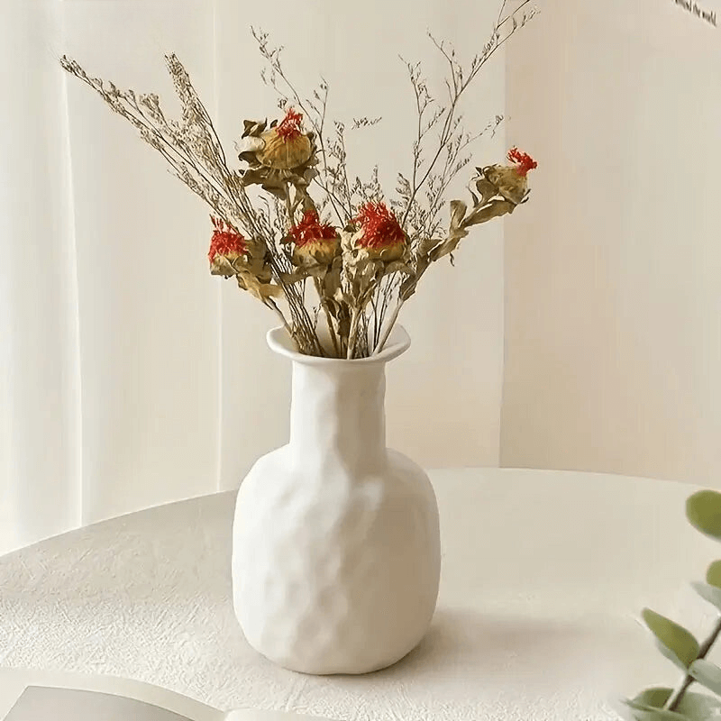 Vase design en céramique blanche