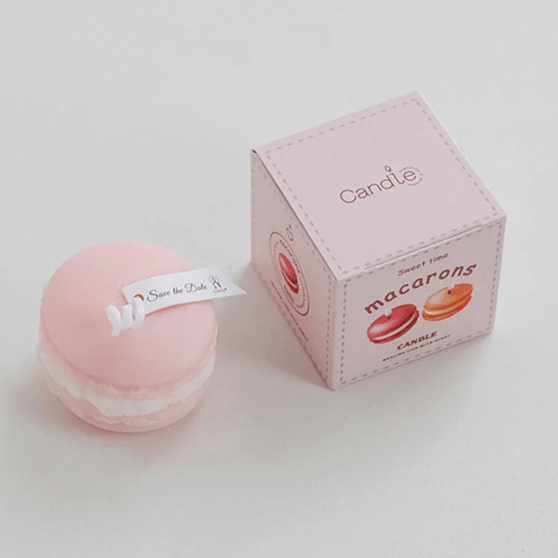 Bougie Macaron Parfumée rose avec boîte, parfait pour la décoration intérieure et l'aromathérapie gourmande.