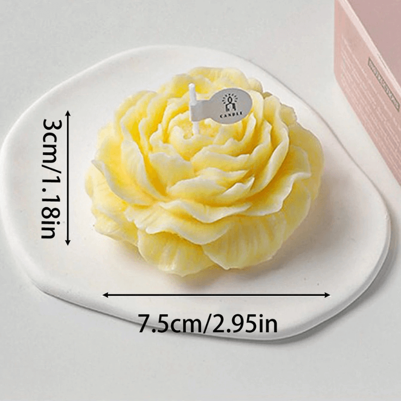 Bougie parfumée en forme de rose jaune de 7.5 cm sur plateau blanc pour décoration et aromathérapie apaisante