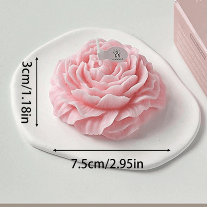 Bougie parfumée en forme de rose, design élégant avec pétales roses pour une décoration intérieure romantique, dimensions 7.5cm x 3cm.