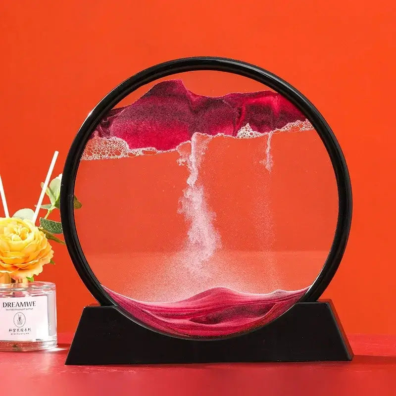 Sablier décoratif circulaire en verre avec sable rouge, apportant une touche d'élégance rétro, sur un fond orange, à côté d'une rose jaune.