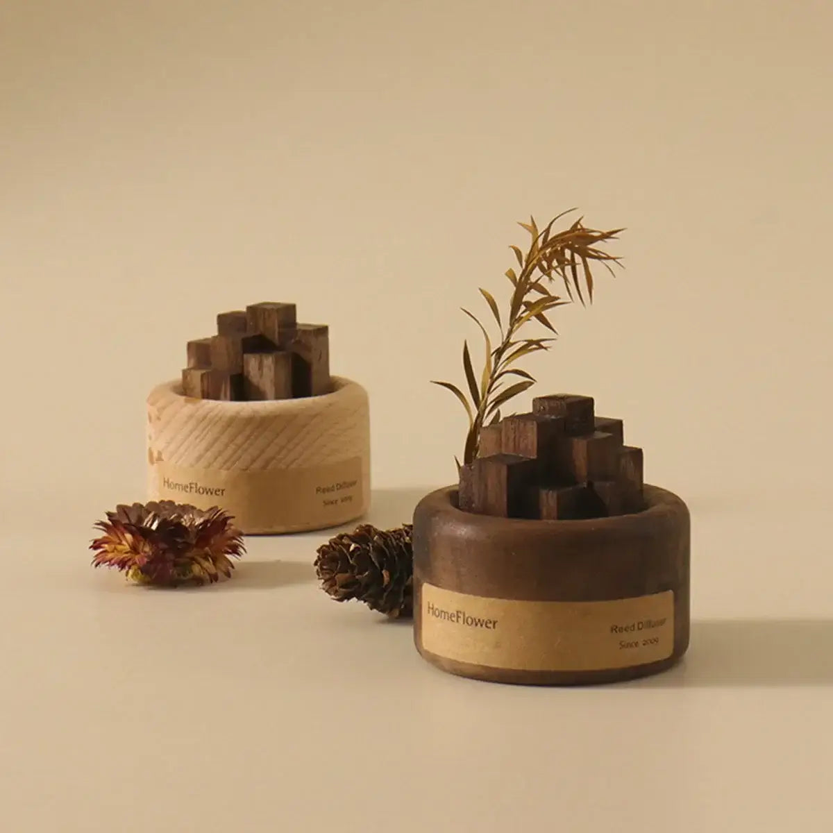 Diffuseur d'huiles essentielles en bois artisanal, design élégant, naturel et écologique, pour une ambiance parfumée et apaisante.