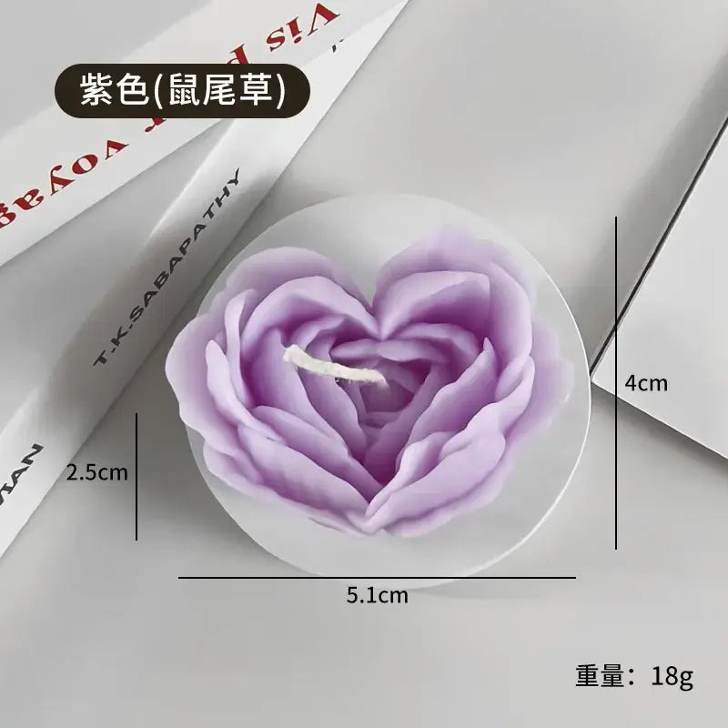 Bougie parfumée en forme de rose violette, 18g, dimensions: 5.1 cm de diamètre, 2.5 cm de hauteur, parfaite pour une ambiance romantique.