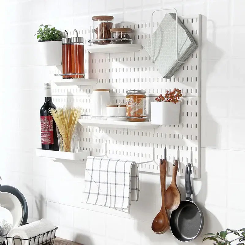 Panneau de rangement mural avec étagères et crochets, accessoires de cuisine suspendus sans perçage.