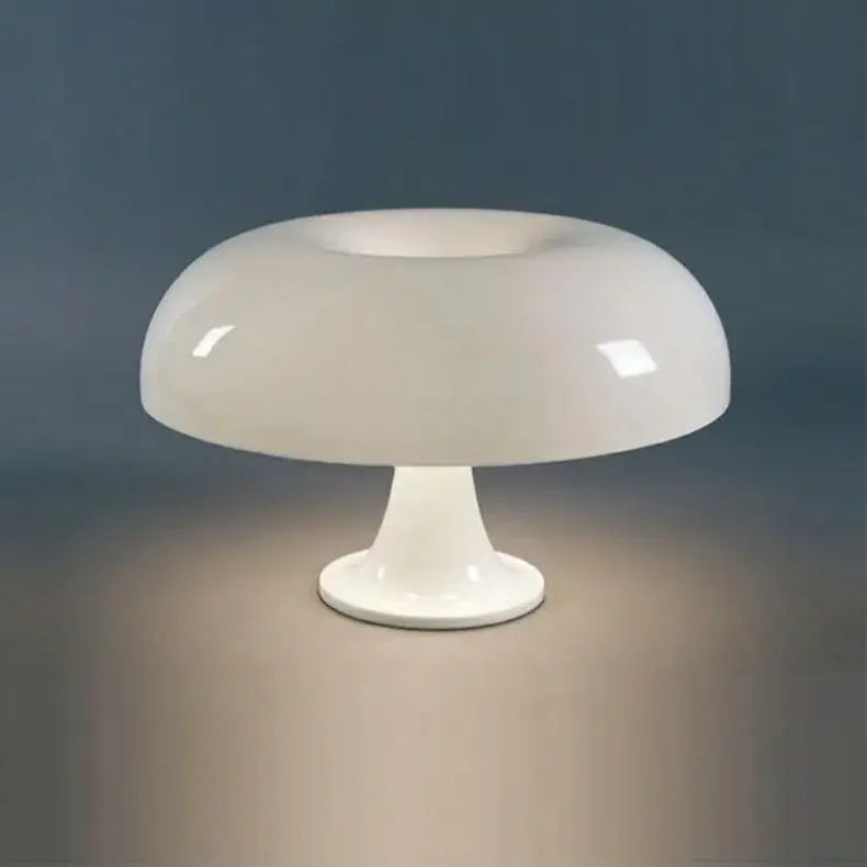 Lampe de table champignon vintage blanche sur fond gris, élégante et moderne, réglable avec 3 niveaux d'intensité pour l'éclairage parfait