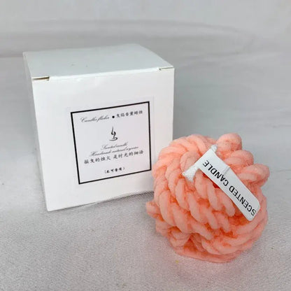 Geometric knot scented candle in pink with elegant packaging for aromatherapy and relaxation, perfect for adding a touch of elegance to interiors