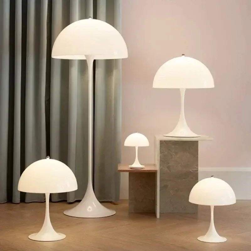 Collection de lampadaires minimalistes LED champignon pour une ambiance moderne et sophistiquée dans différentes tailles.