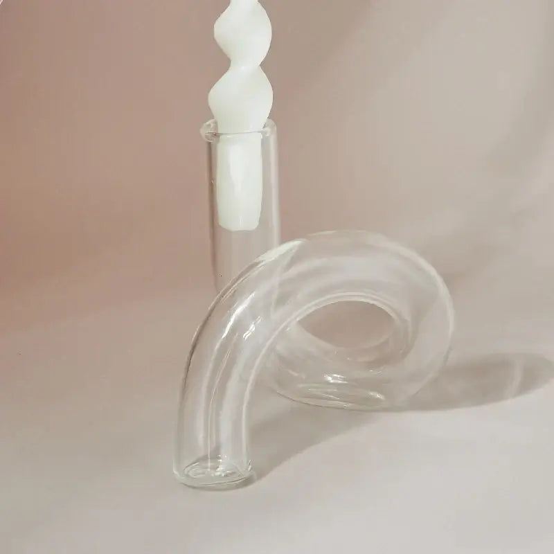 Vase en verre borosilicaté vintage idéal pour décor intérieur, avec bougie torsadée, design classique et intemporel fait main.