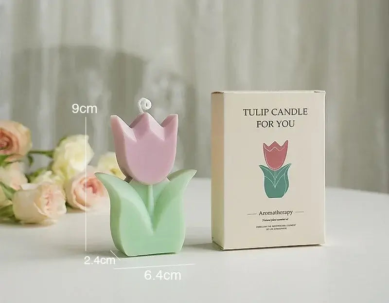 Bougie parfumée en forme de tulipe avec boîte, dimensions et roses en arrière-plan