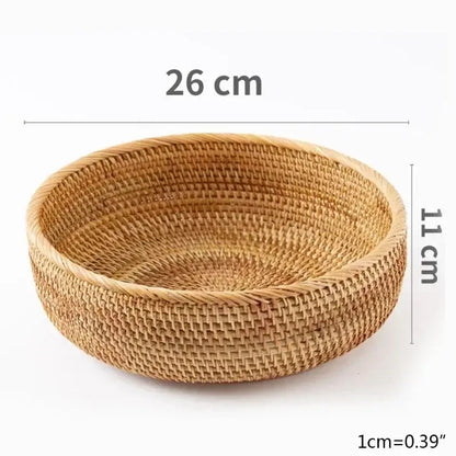 Panier de rangement en osier tressé rond de 26 cm de diamètre et 11 cm de hauteur, idéal pour organiser et décorer.