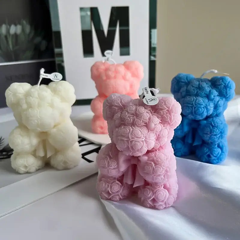 Bougie aromathérapie ours en peluche avec roses, disponible en blanc, rose et bleu, fabriquée à la main en cire de soja écologique